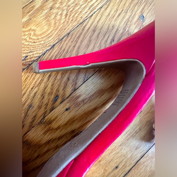 Sexy Red Stilettos - Picture 3 of 9